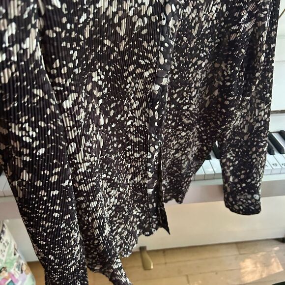 Traditions Black and White Women's Blouse 16 - Picture 14 of 16